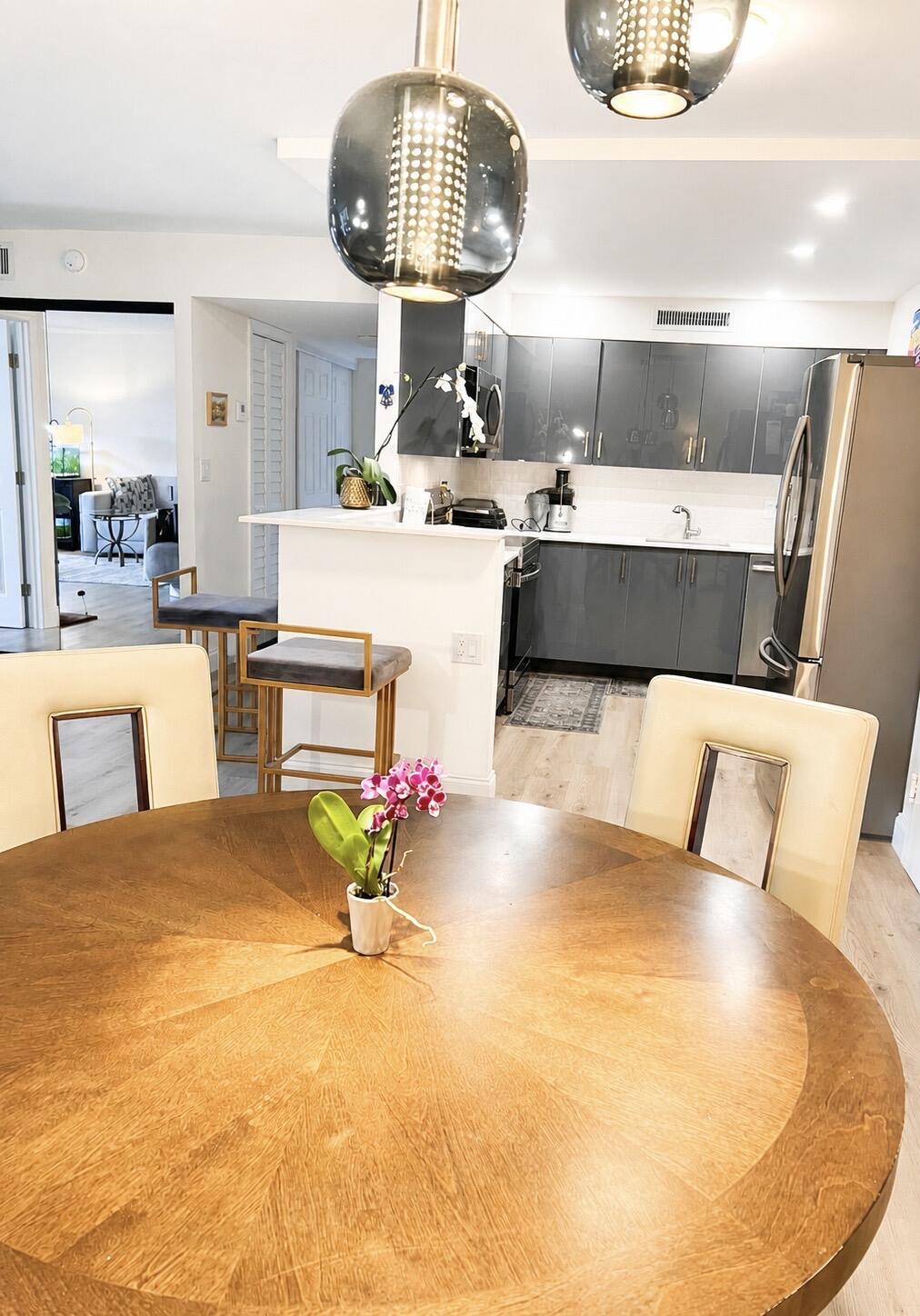 Image 2: 5-view kitchen
