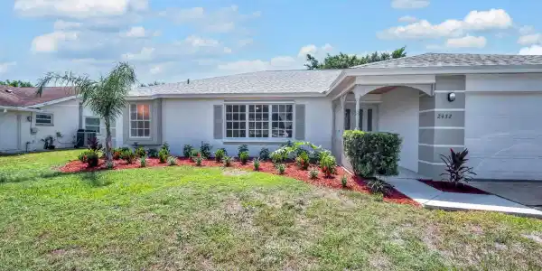 2432 SE Floresta Drive