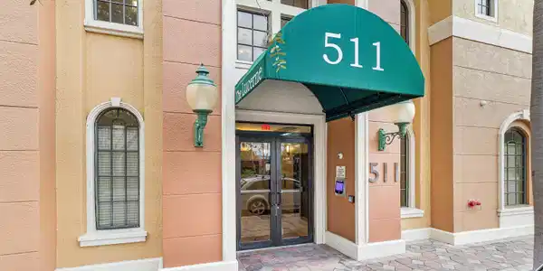 Image 2: 004-511LucerneAvenue-416-LakeWorthBeach-