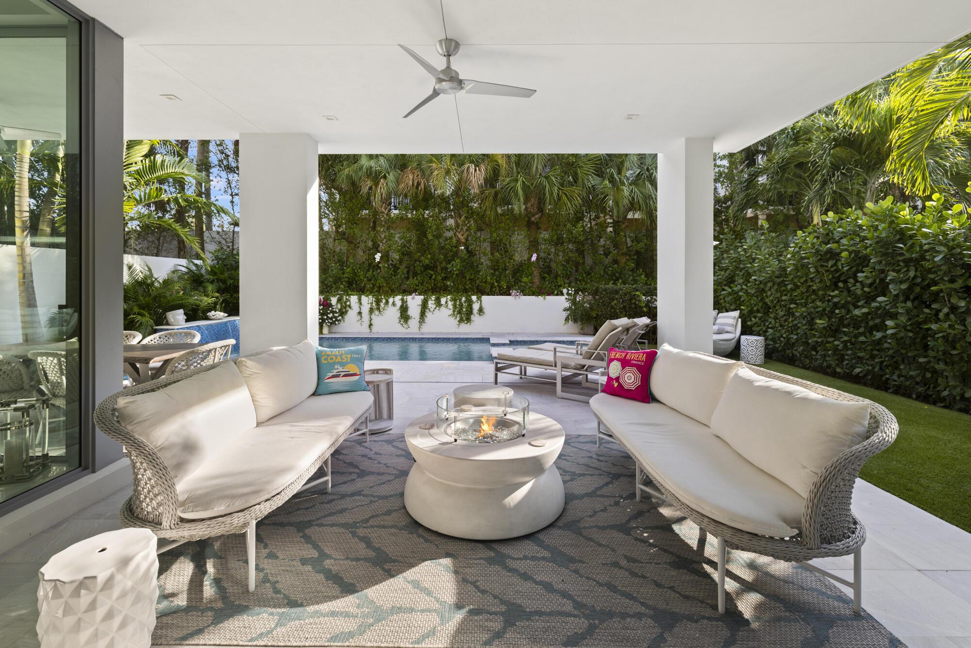 Image 2: Covered Patio