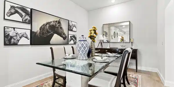 Image 3: 4 Dining2