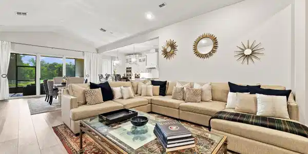 Image 4: 5 Living Room