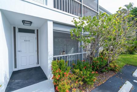 6233 Bay Club Dr