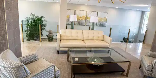 Image 4: Lobby