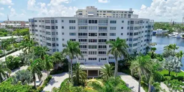 1000 LOWRY Street