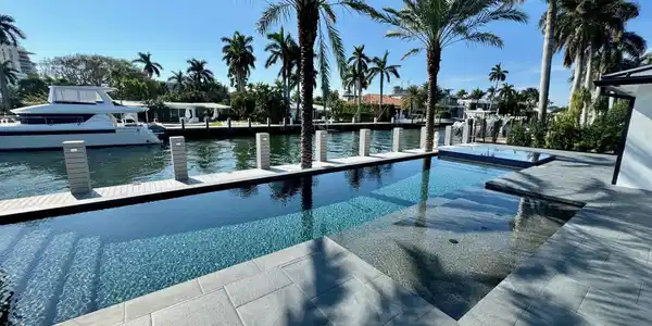2542 Laguna Dr
