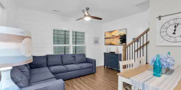 Image 4: Cozy Living Room