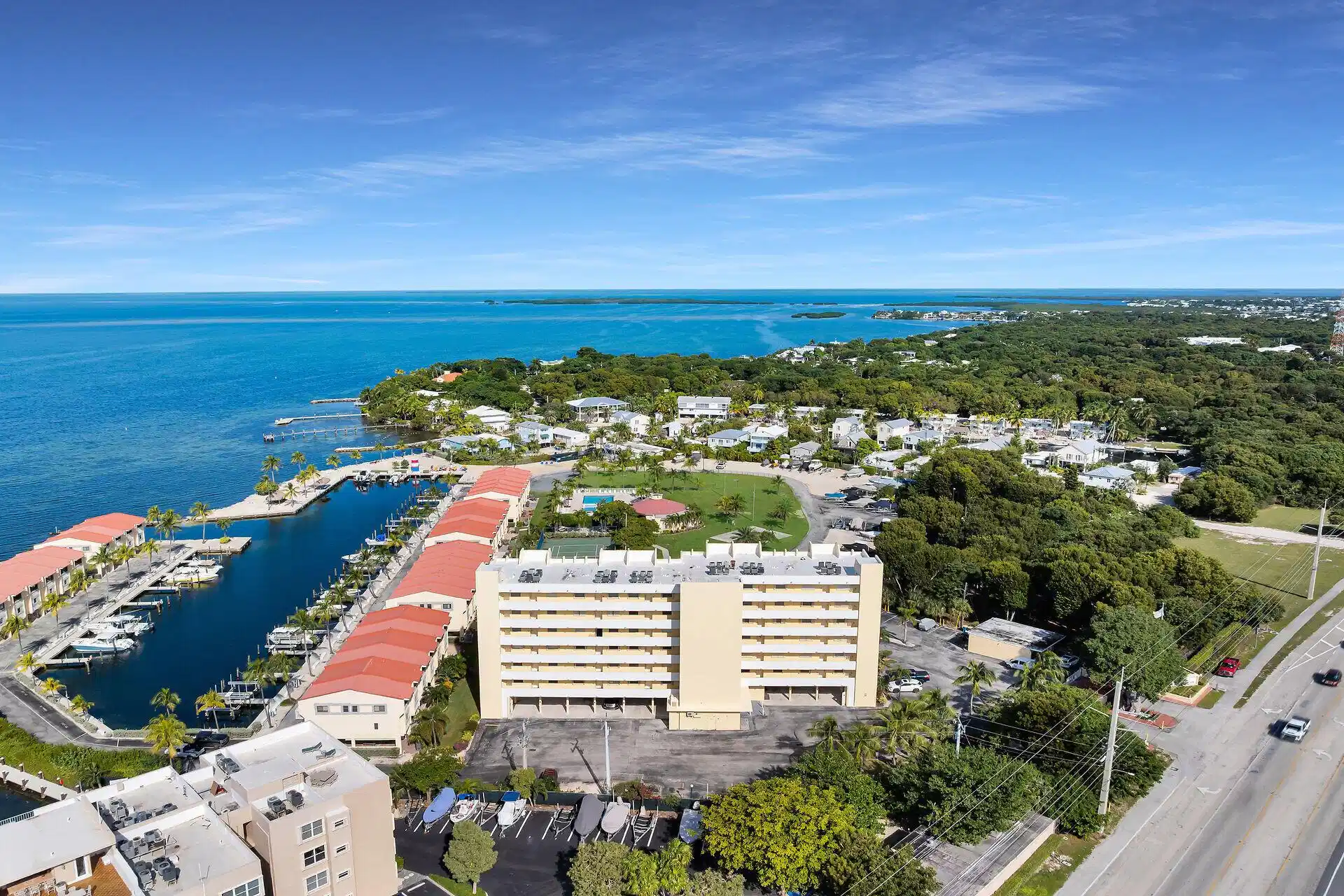 Image 1: Futura Yacht Club