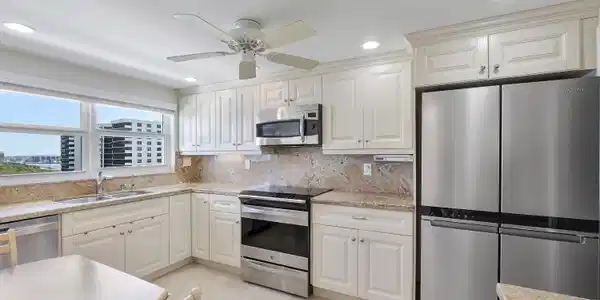 Image 3: 3300 S Ocean Blvd u1021_004