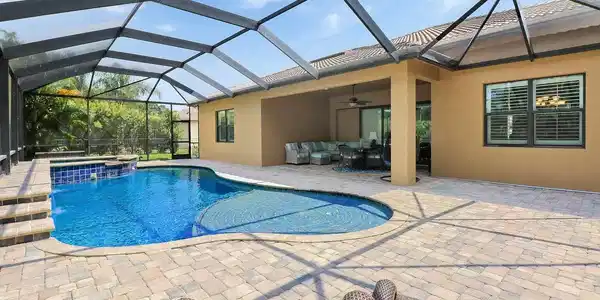 Image 2: Pool