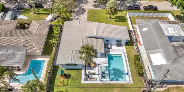 2020 NE 34th Ct