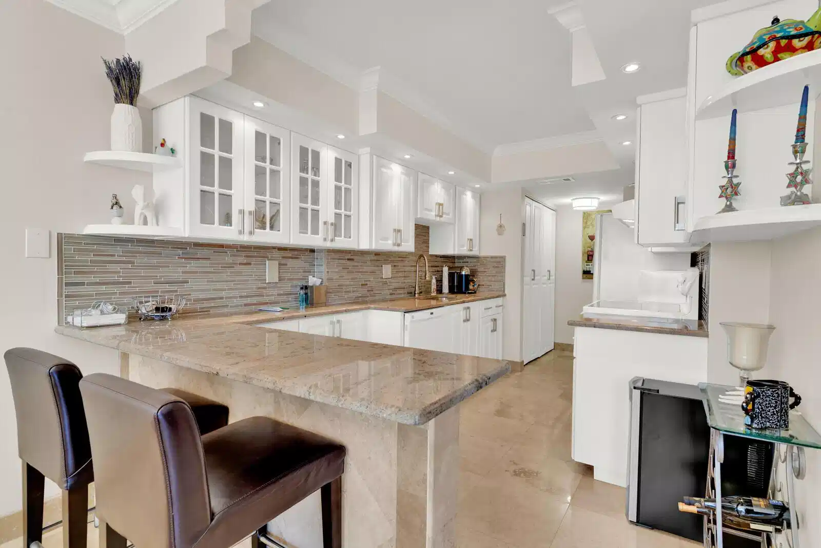Image 1: kitchen