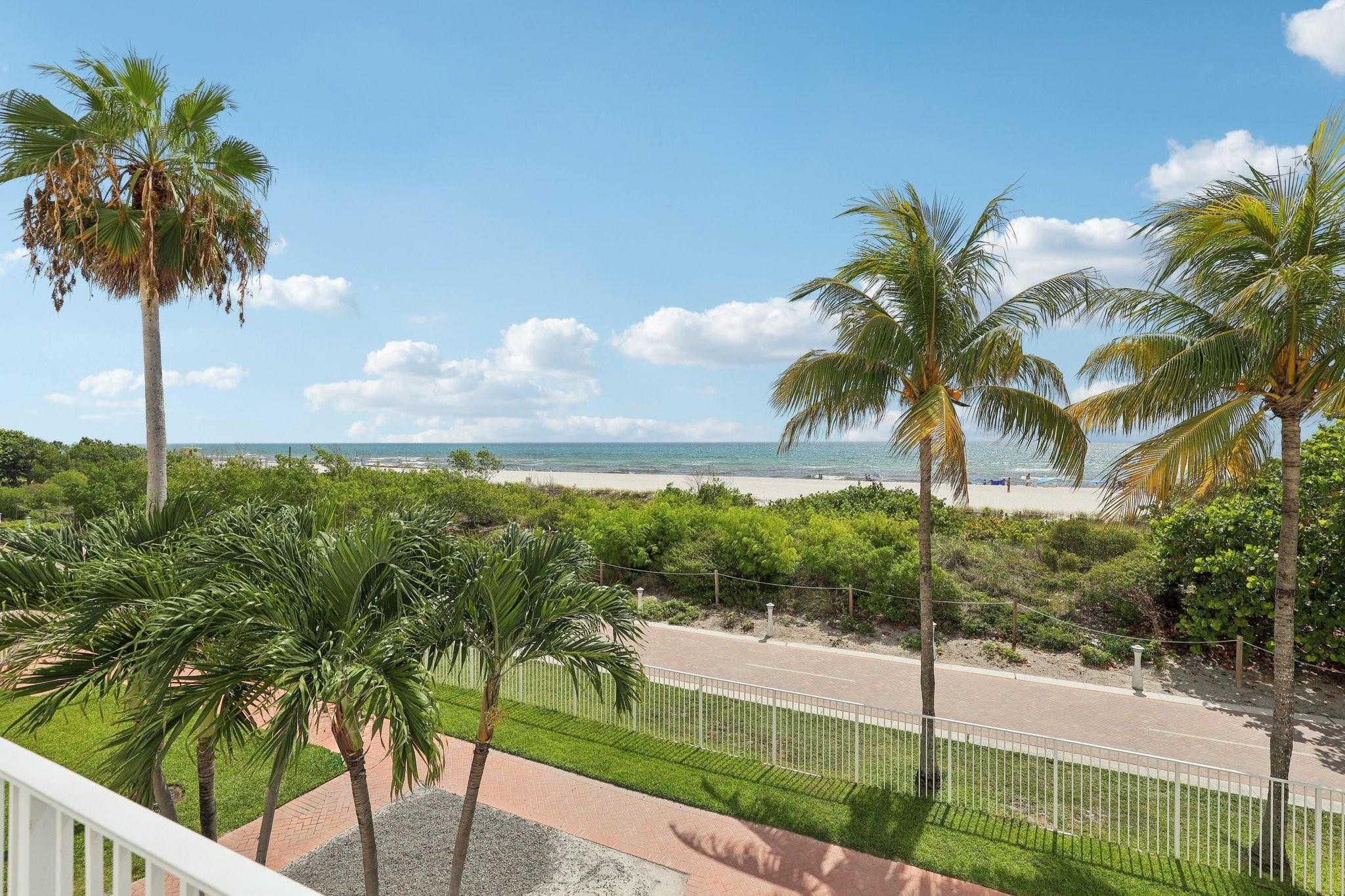 Image 3: Ocean front Building/Ocean Access