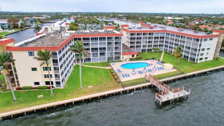 105 Paradise Harbour Boulevard
