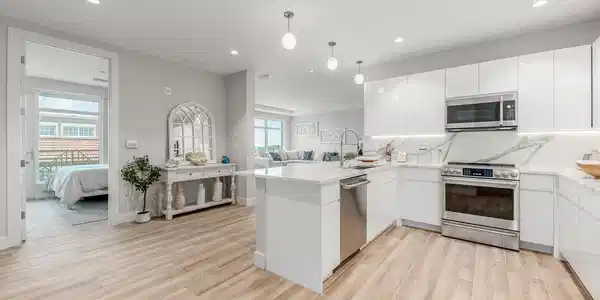 Image 2: 41 SW Seminole Street 410 3