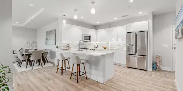 Image 3: 41 SW Seminole Street 410 4