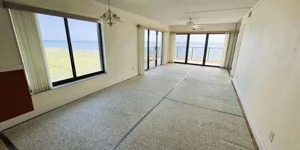 Image 3: Living Room 2