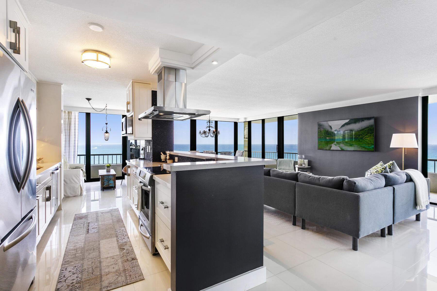 Image 3: Kitchen-Living room open floor plan