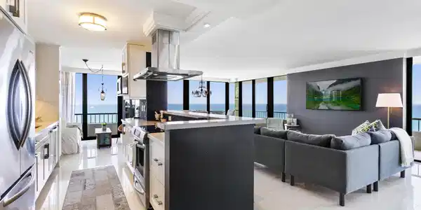 Image 3: Kitchen-Living room open floor plan