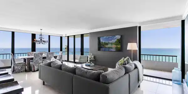 Image 4: Living room