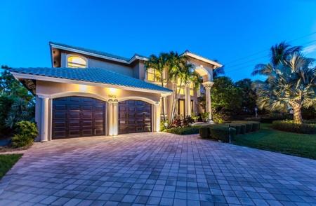 3900 NE 25th Ave