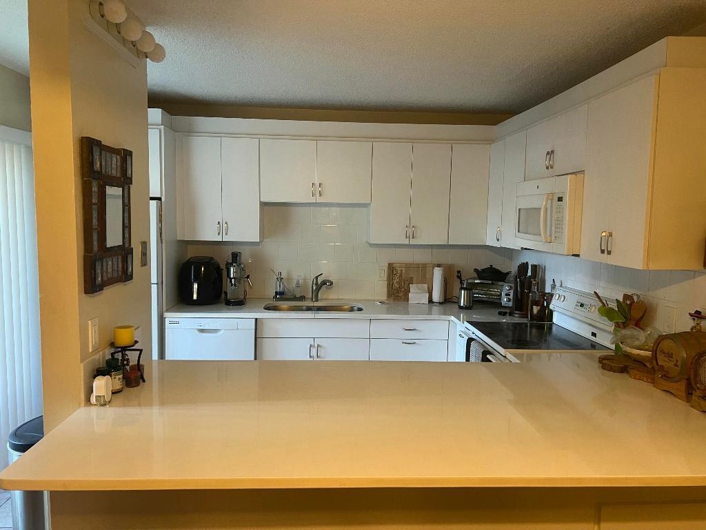 Image 2: Kitchen