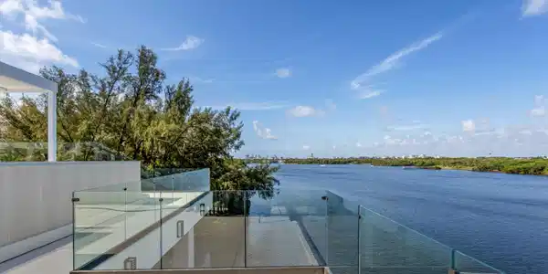 Image 2: PRIVATE ROOFTOP VIEW