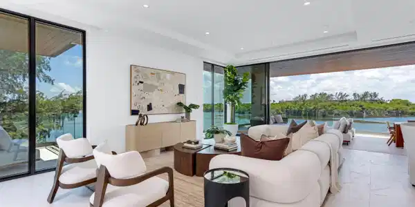 Image 4: WATERVIEW LIVING ROOM
