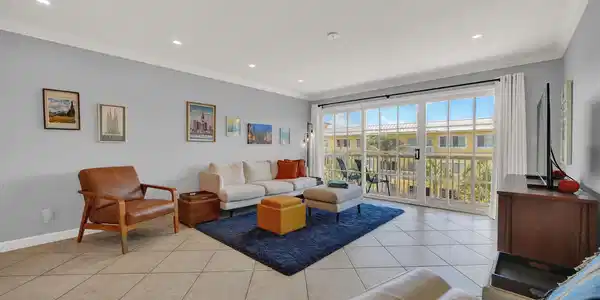 Image 4: Living Room