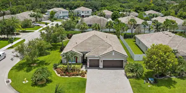 2480 SW BERRY PARK Circle
