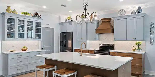 Image 4: Custom kitchen w/ oversized Island & Quartz counte