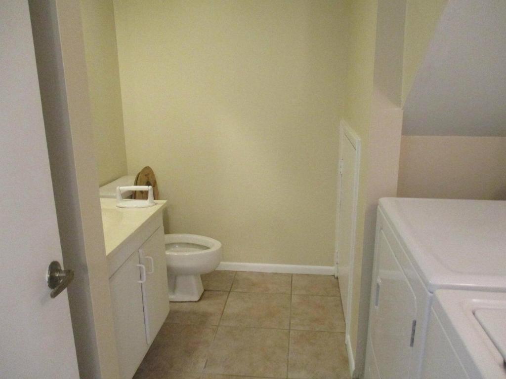 Image 4: .5 Bath Laundry