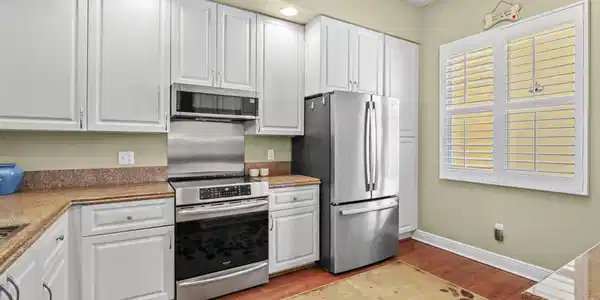 Image 4: Stainless appliances include an induction range, n