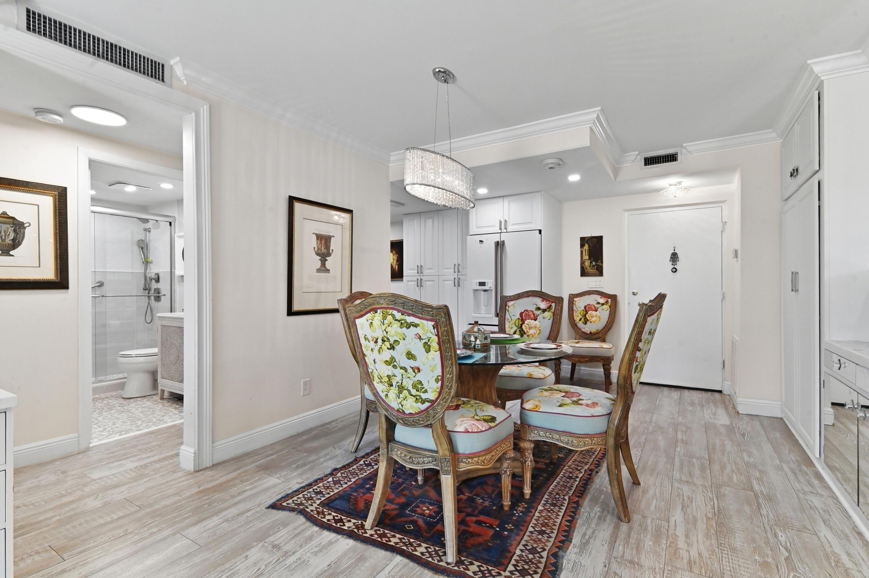 Image 3: 05 Dining area 03