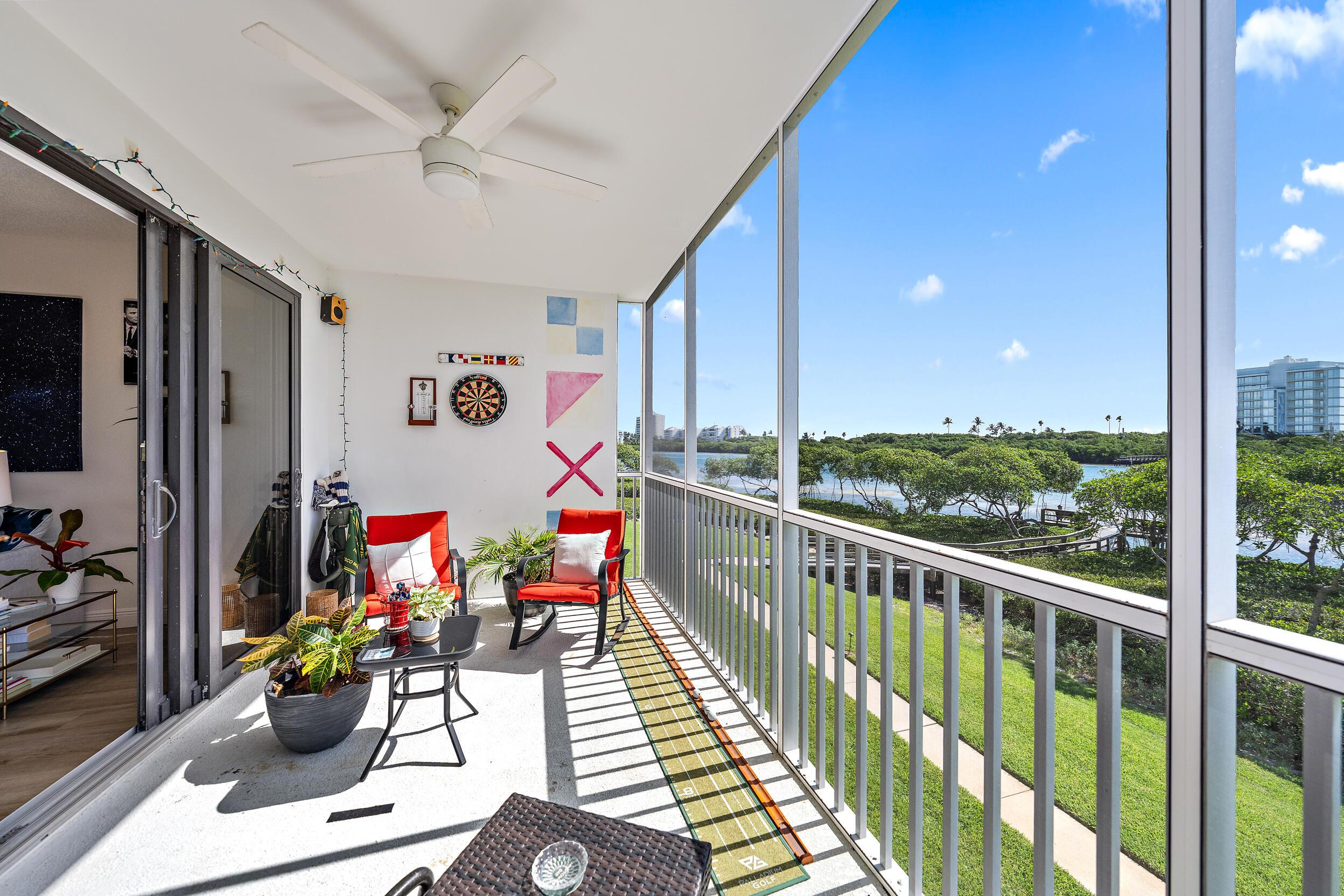 Image 4: Balcony - View