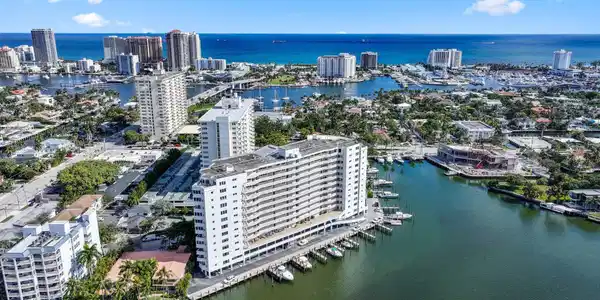 Image 4: 333 Sunset Dr 501