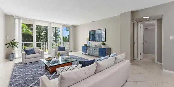 Image 3: 10-living-room-02_VS