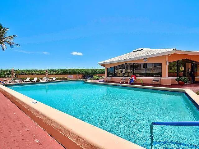 Image 3: 03-Pool