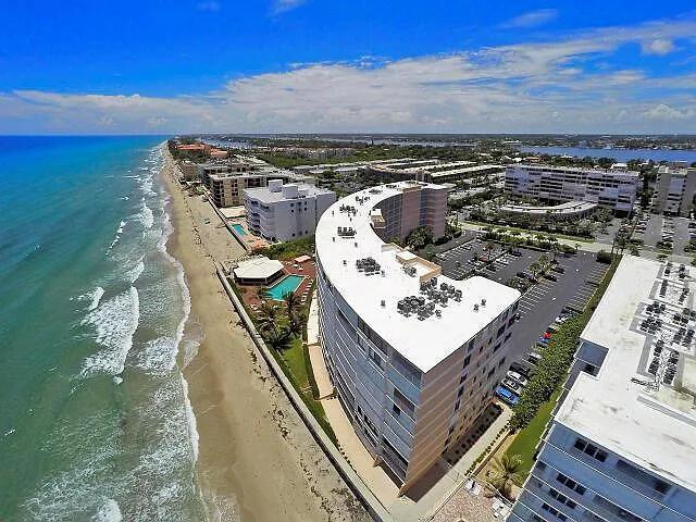 Image 4: 04-Building facing Ocean