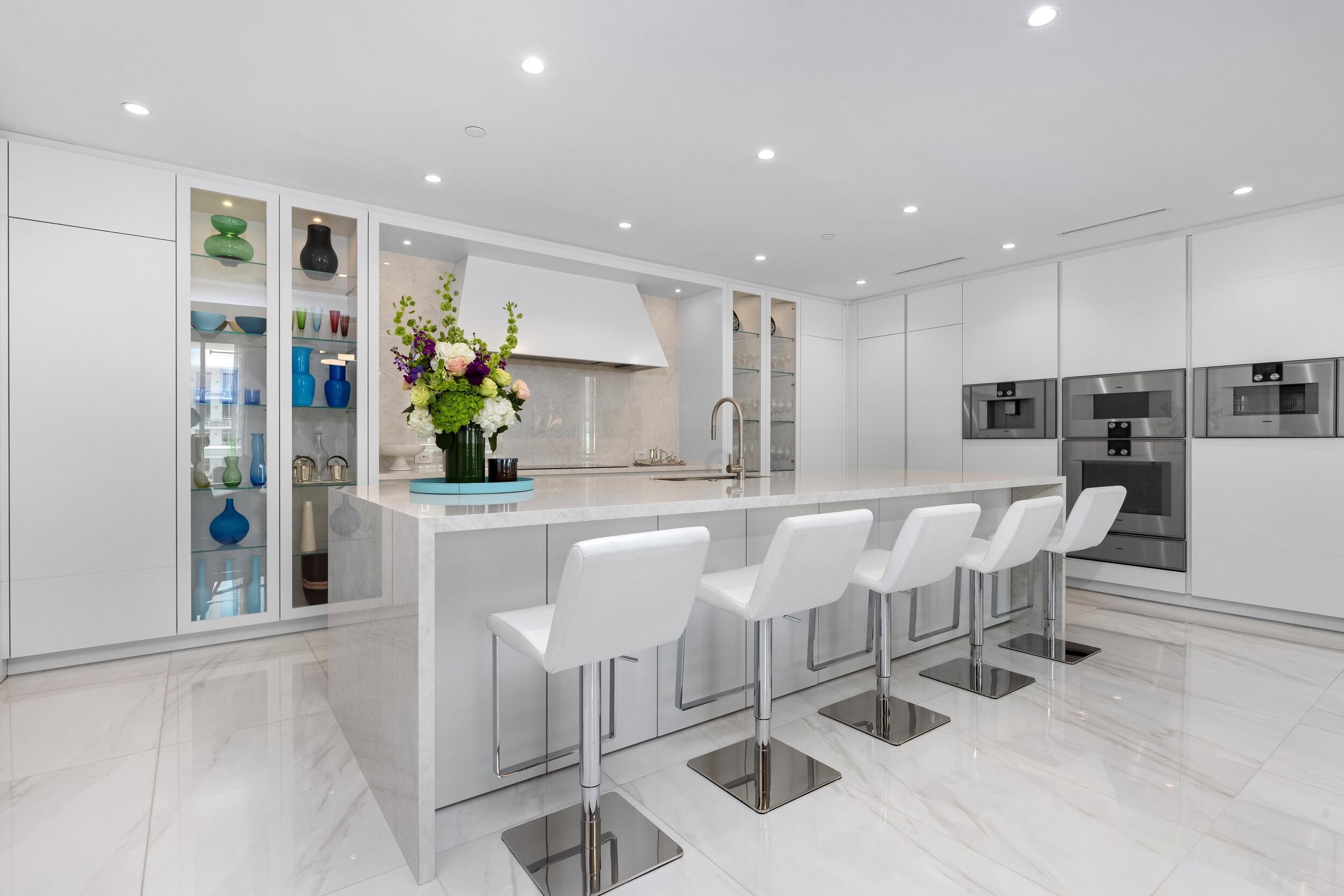 Image 3: Kitchen