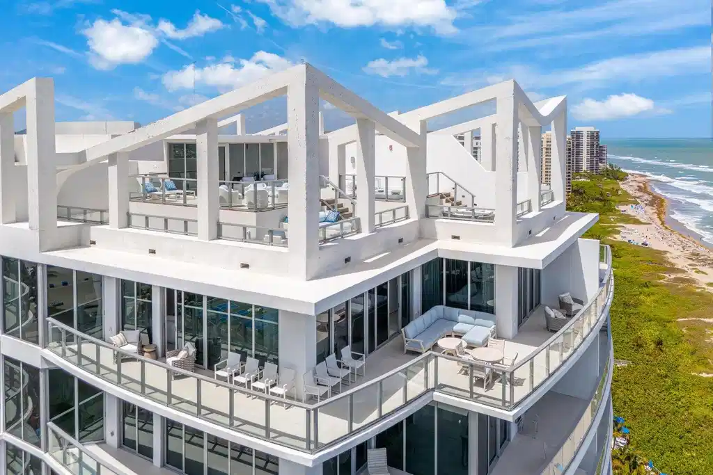 Image 1: Penthouse 2-story South East Corner