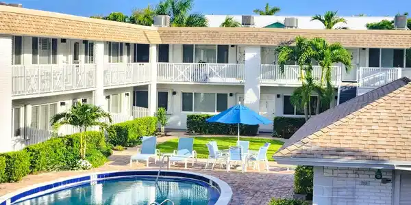 Image 2: DELRAY COLONIAL