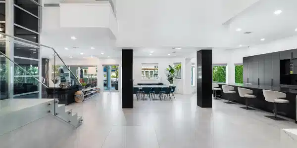 Image 2: Living room