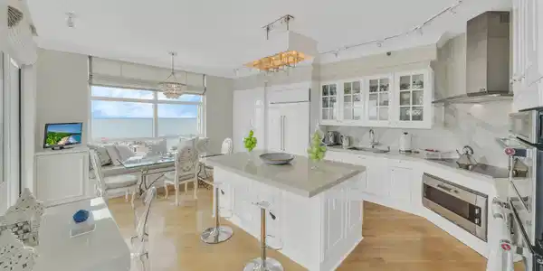 Image 3: 8 Kitchen (1)