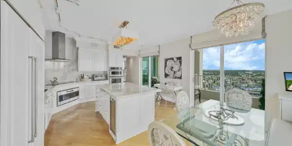 Image 4: 11 Kitchen (1)
