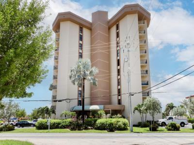 501 N Riverside Dr
