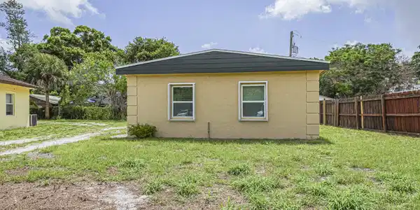 Image 4: 4