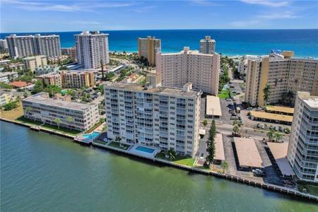 303 N Riverside Drive