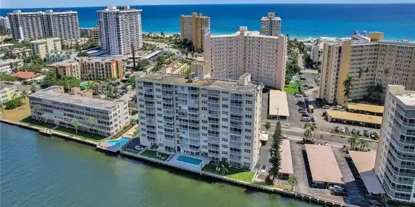 303 N Riverside Drive