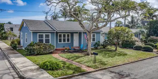 1132 N Palmway